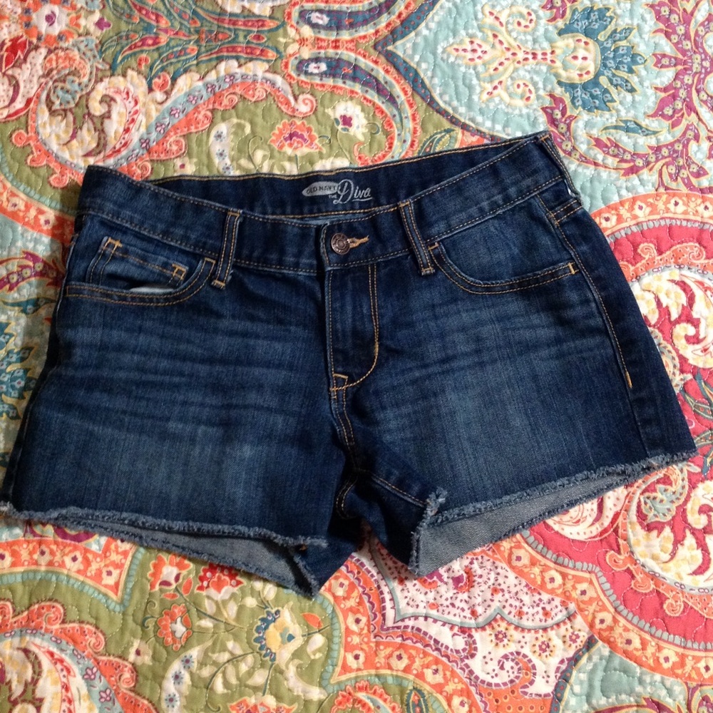Old Navy diva shorts.